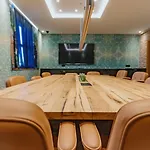 One66 Готель