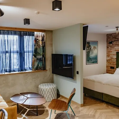Hotel One66