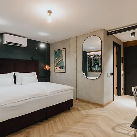 Hotel One66